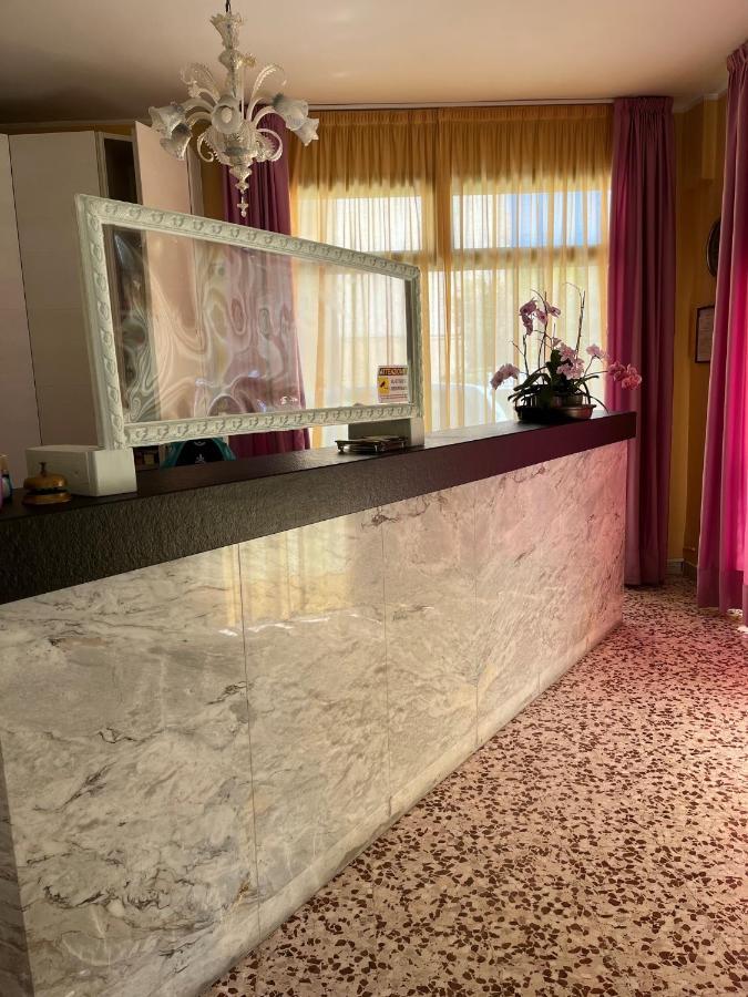 Hotel Astor Modena Eksteriør bilde